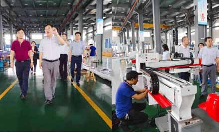 寧波銀保監(jiān)局局長蔡興旭赴力匠公司調(diào)研工作 寧波銀保監(jiān)局局長蔡興旭赴力匠公司調(diào)研工作